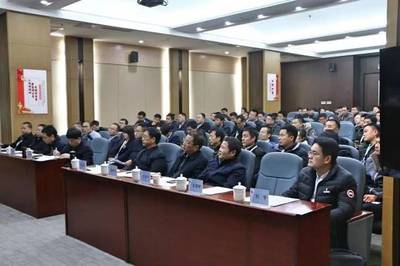 陜西省委統(tǒng)戰(zhàn)部常務(wù)副部長(zhǎng)陳光明帶領(lǐng)年輕一代企業(yè)家蒞臨東嶺觀摩學(xué)習(xí)